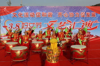 牟平区王格庄举办“三八”国际妇女节文艺汇演，尽展新时代女性风采